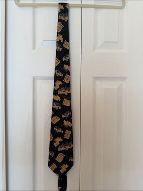 Classic Navy Men's Tie with Tan Pattern